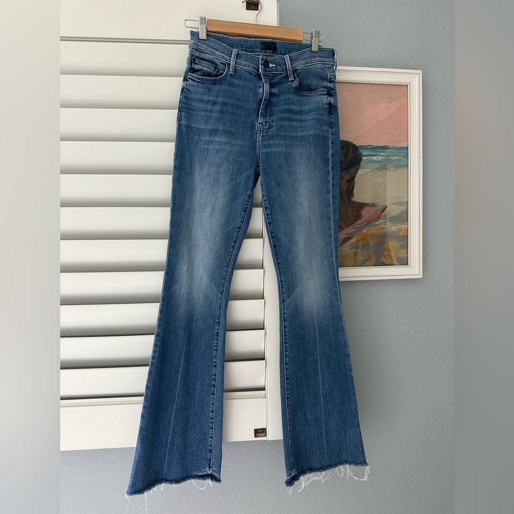 Mother Jeans The Weekender Fray Mid-Rise Flared Jeans. Size 29. Fan Favorite